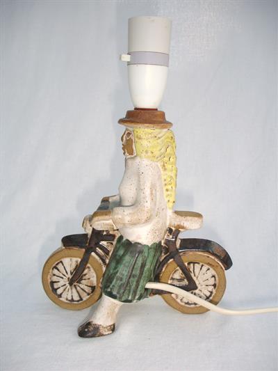 03-girl_on_a_bike_lamp_base.JPG